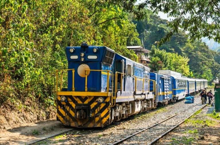 Unlocking the Gateway to Machu Picchu: Ollantaytambo Train Station