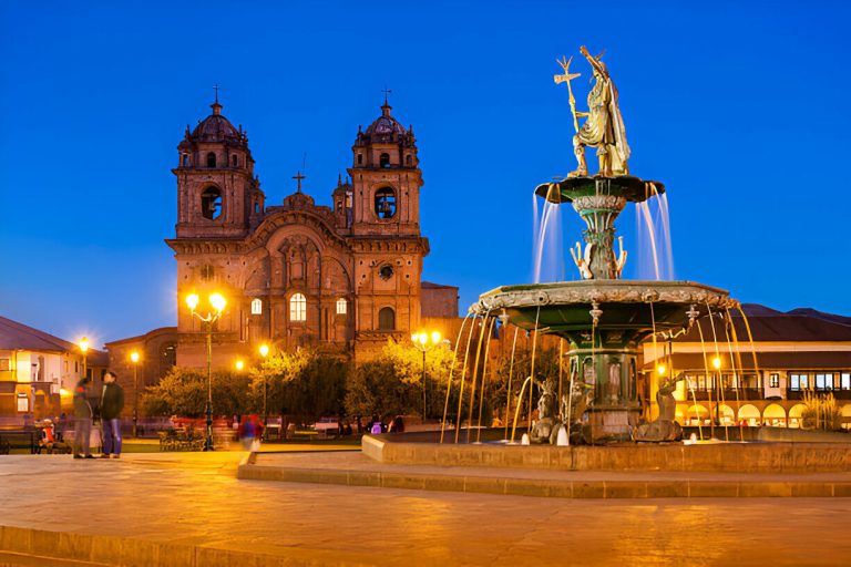 A Spectacular Sunset Experience: Plaza de Armas