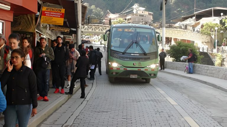 Experience Convenience and Comfort: Book Your Bus Trip with Peruways