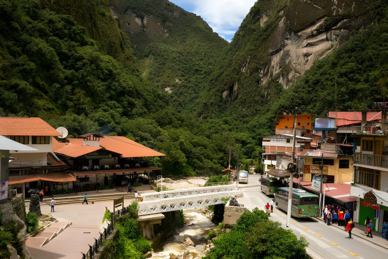 Navigating Machu Picchu Station with Peruways