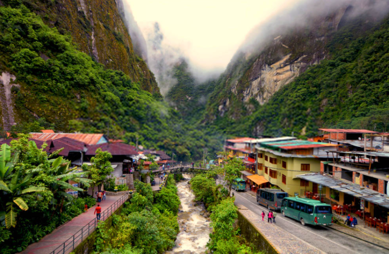 Discover Convenience and Comfort: Machu Picchu Roundtrip Bus Ticket from Aguas Calientes with Peruways