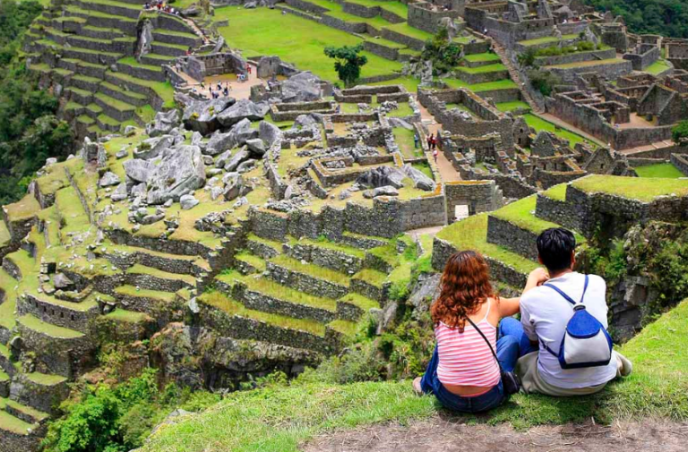 Experience Machu Picchu with Ease: Aguas Calientes to Machu Picchu Official Ticket with Bus & Guide