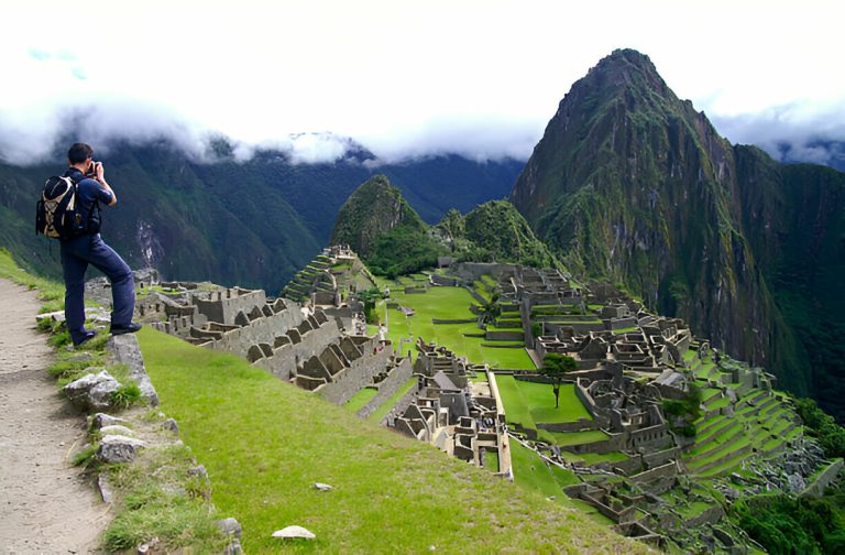 Experience Sky-High Wonders: Explore the Majestic Landscapes of Cusco