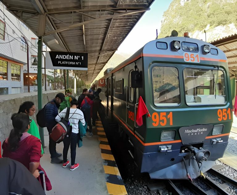 Let Peruways Take You to the Train Station Hassle-Free