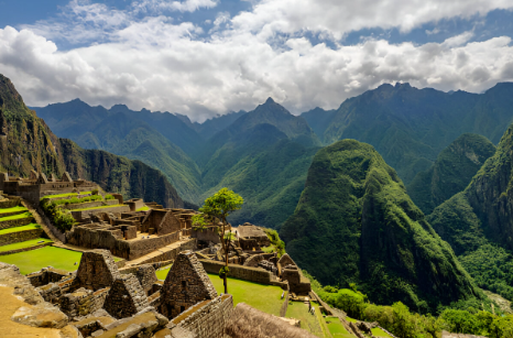 Explore the Majestic Machu Picchu Mountains
