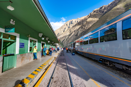 Experience the Scenic Ride: Train Adventures from Machu Picchu to Cusco with Peruways”