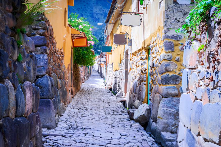 Exploring the Enigmatic City of Machu Picchu