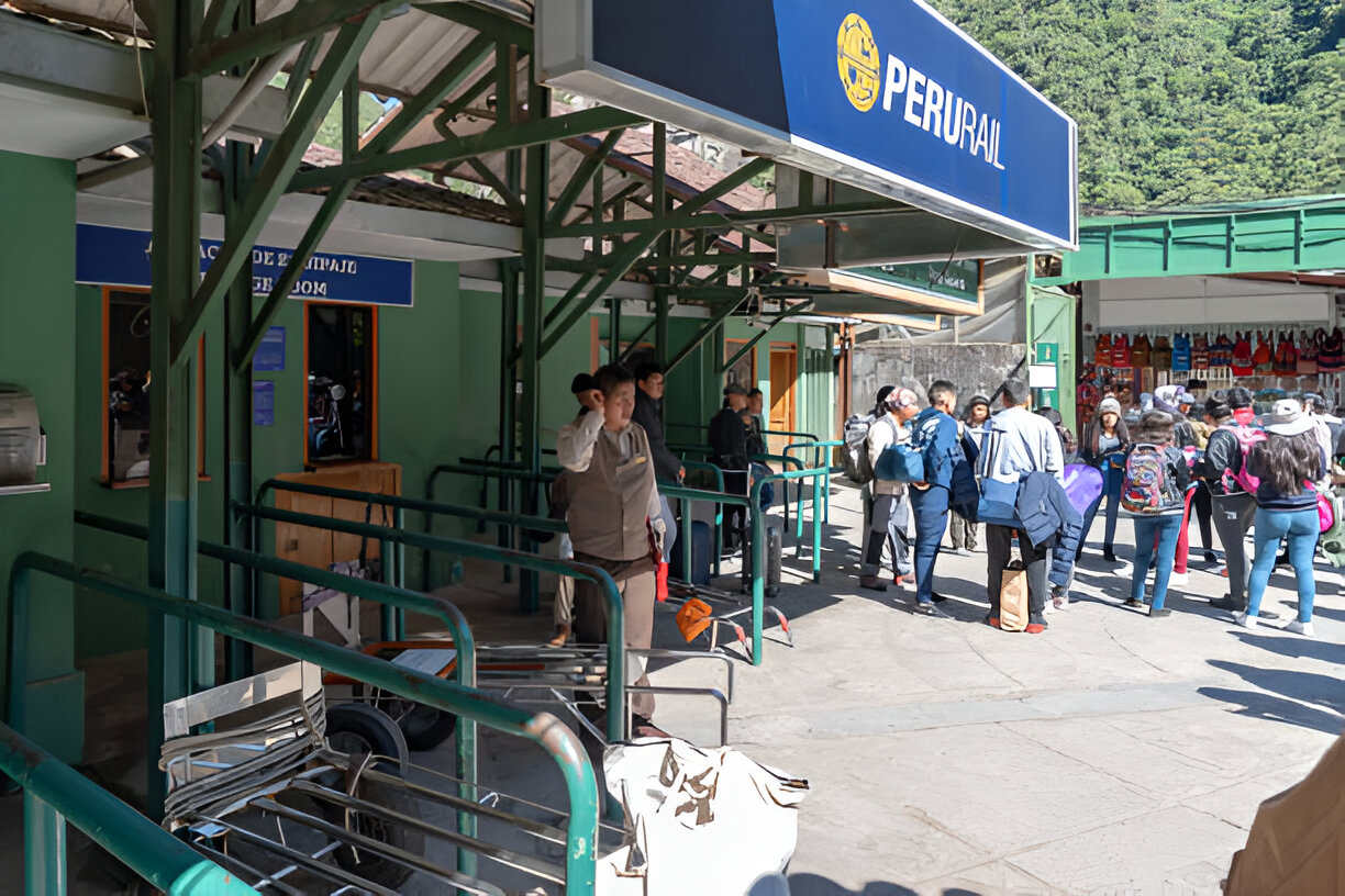 Scenic Serenity: Journey to Machu Picchu with Peruways from Poroy Station