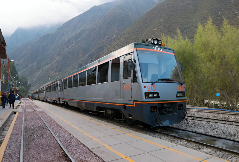 From Ollantaytambo to the Incan Citadel: Your Gateway Station