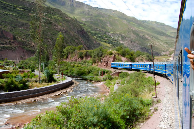 Trains to Machu Picchu: Which One Offers the Best Scenic Experience?