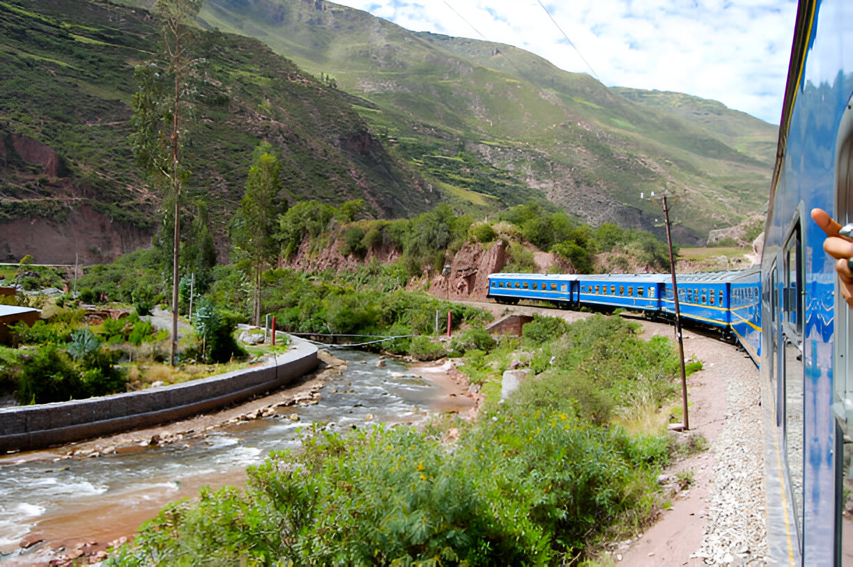 Trains to Machu Picchu: Which One Offers the Best Scenic Experience?