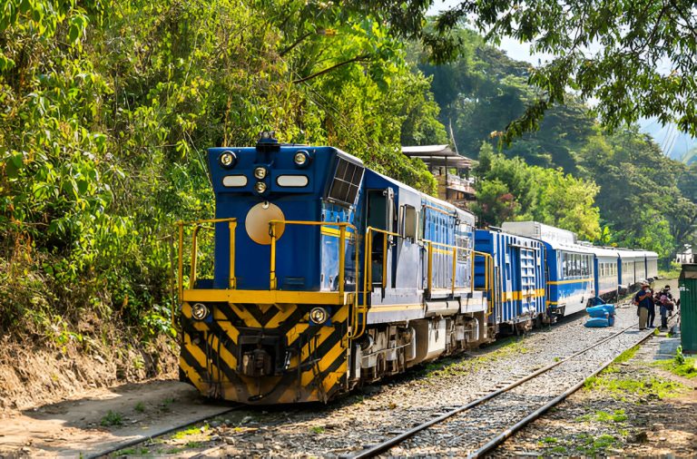 Scenic Train Journey from Ollantaytambo to Aguas Calientes: Your Gateway to Machu Picchu