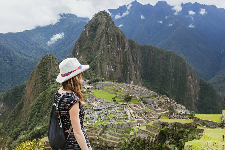 The Power of Traveling: How Stepping Outside Your Comfort Zone Leads to Self-Discovery