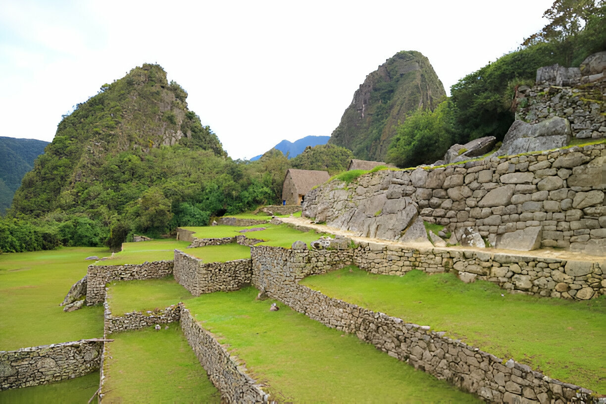 Temple of the Moon, Huayna Picchu: Hours & Travel Guide